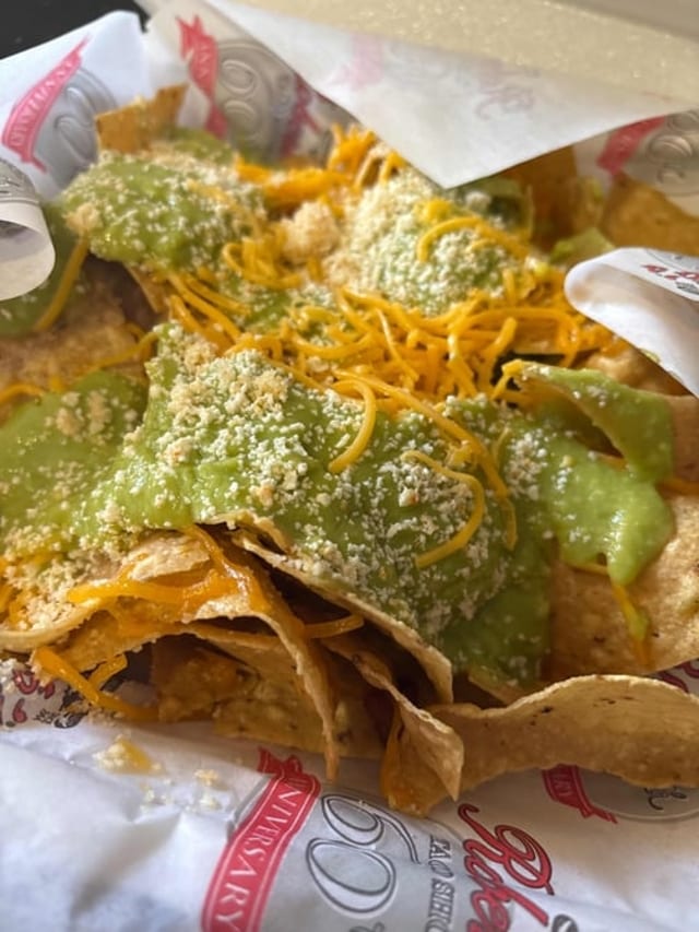 Chips Guacamole - Cheese, Guacamole, Queso.